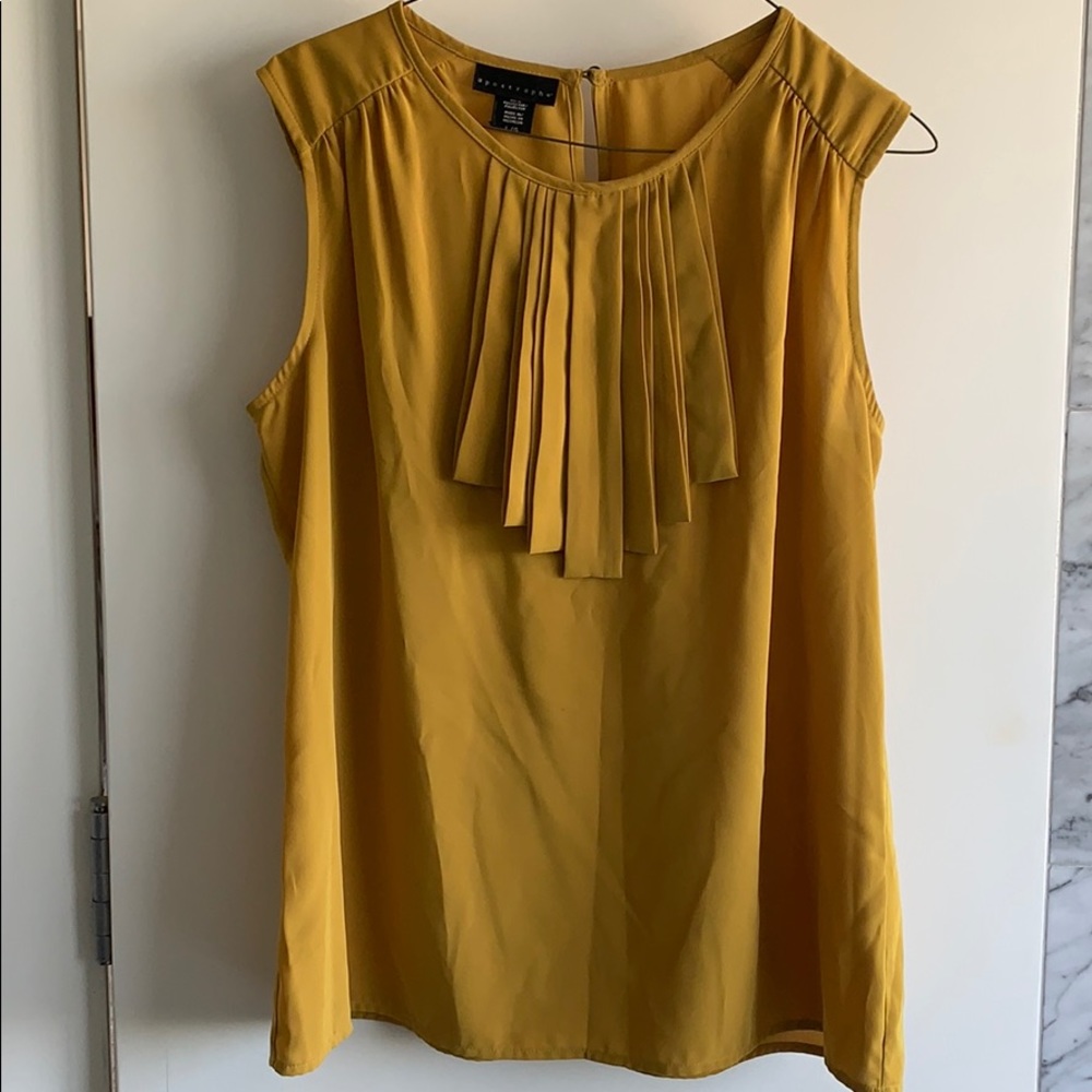 Tank blouse with casual or professional look.